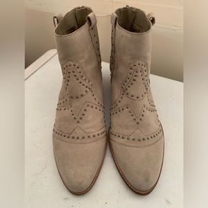 Vince Camuto size 9 ankle boots